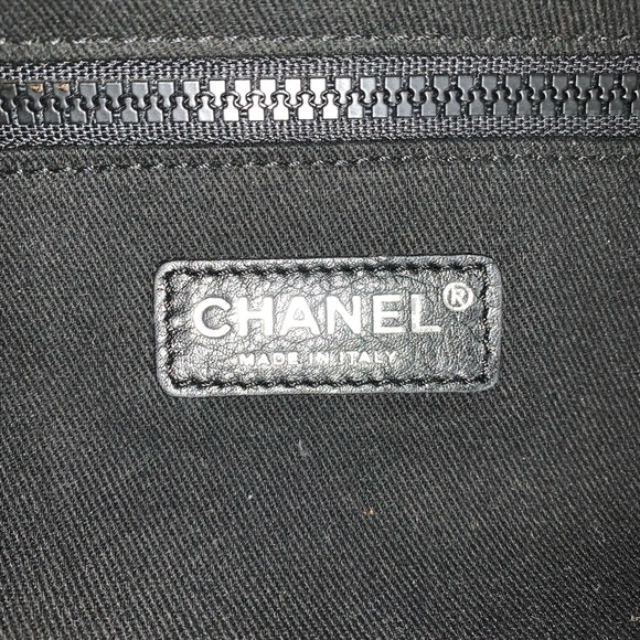 authentic CHANEL ltd edition Totebag RARE - Picture 2 of 13